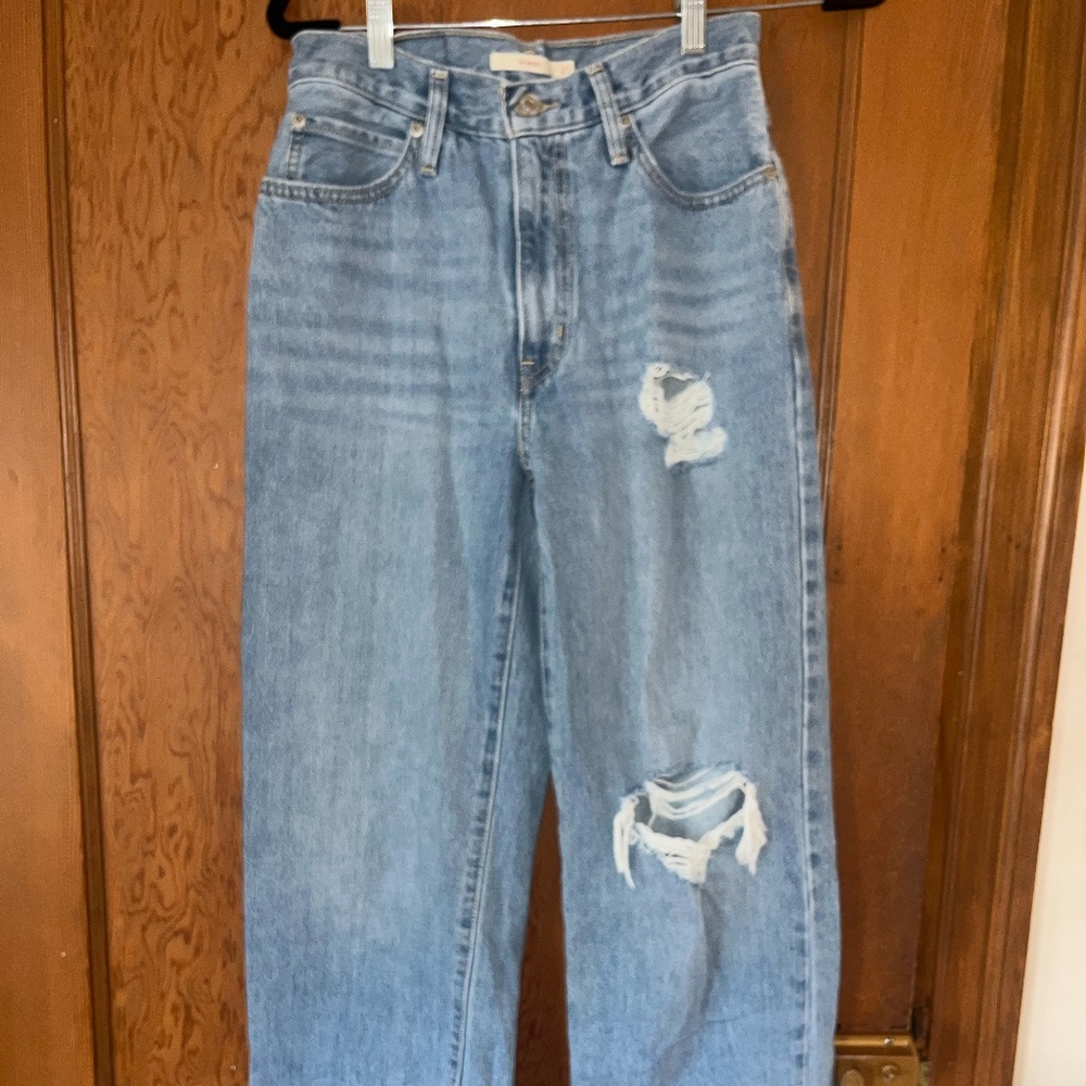 Levis distressed jeans